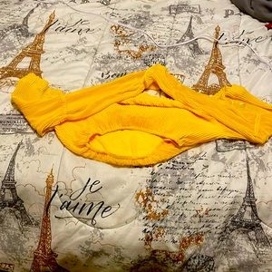 Yellow long sleeve crop top from Akira great material!